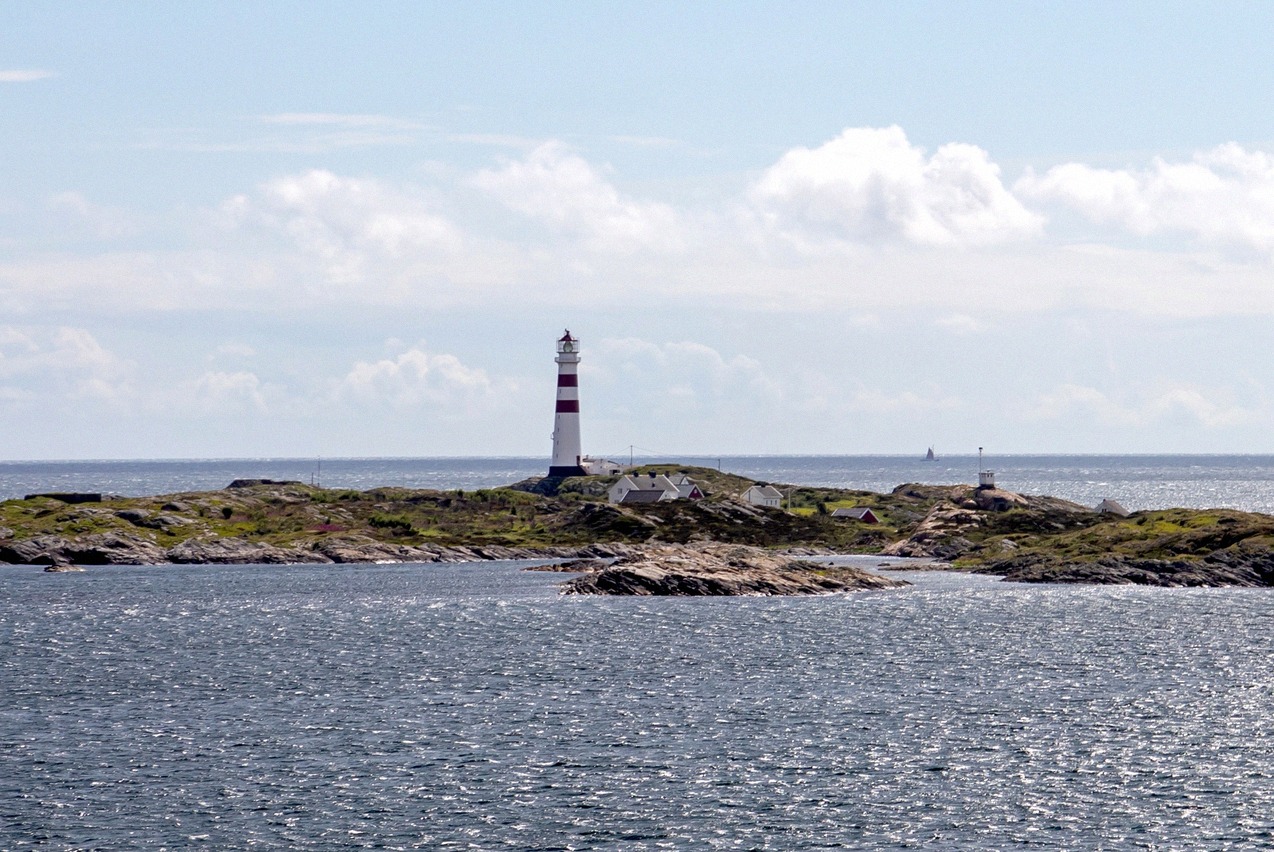 Leuchtturm Oksøy vor Kristiansand, gesehen von einer Fähre